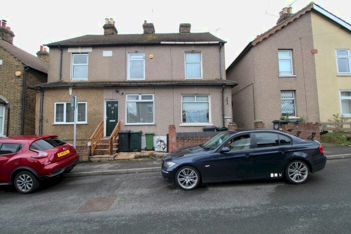 3 Bedroom Semi-Detached House To Rent In Hill House Road, Dartford, DA2