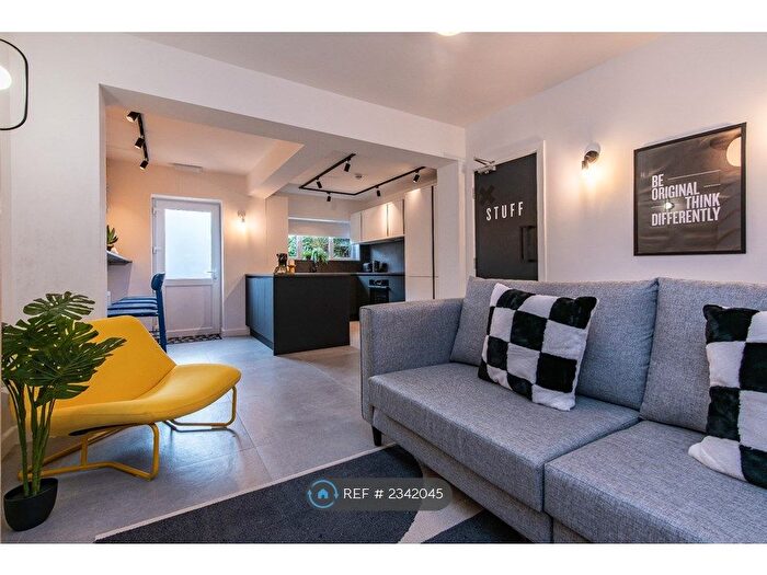 6 Bedroom Semi-Detached House To Rent In Pullman Road, Nottingham, NG2