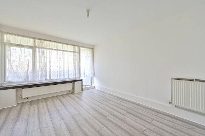 1 Bedroom Flat To Rent In Tangley Grove, Roehampton, London, SW15