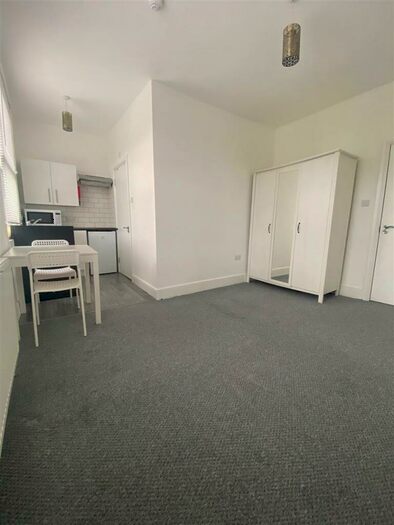 Studio To Rent In Lancaster Road, London, N4
