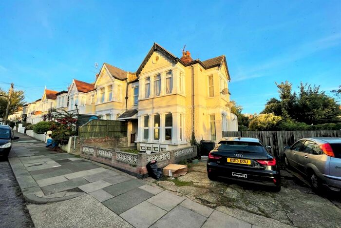 1 Bedroom Flat To Rent In Retreat Road, SS0