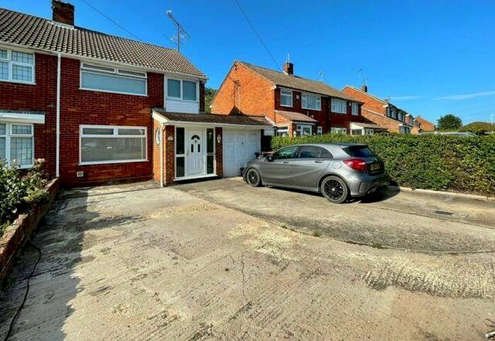 3 Bedroom Semi-Detached House To Rent In Wingate Road, Dunstable, LU5