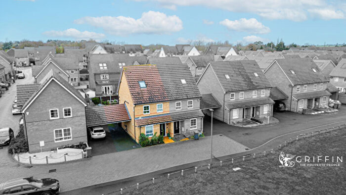 3 Bedroom Semi Detached House For Sale In Addington Close, Stanford-Le-Hope, SS17