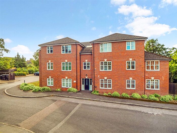 2 Bedroom Flat For Sale In Carpenters Court, Vincent Drive, Andover, SP10
