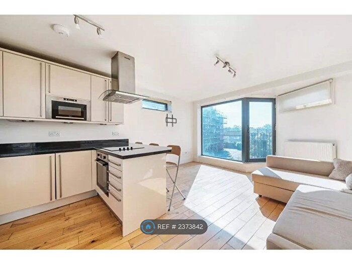 2 Bedroom Flat To Rent In Meridian Court, London, SE15