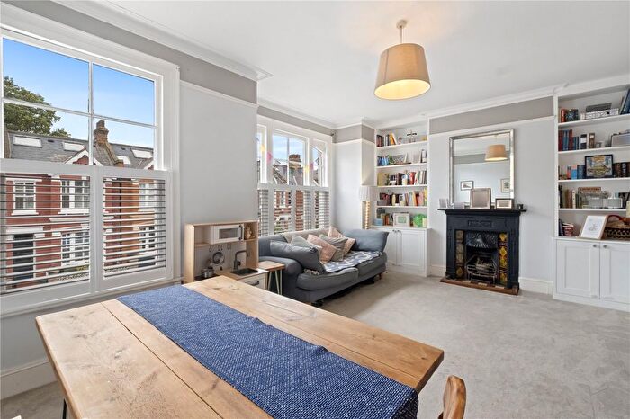 2 Bedroom Flat For Sale In Midmoor Road, SW12