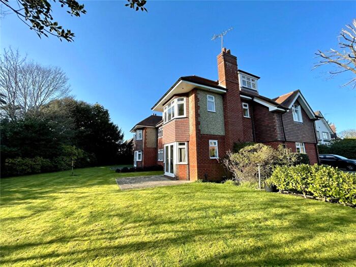 2 Bedroom Apartment To Rent In Cavendish Road, Bournemouth, Dorset, BH1