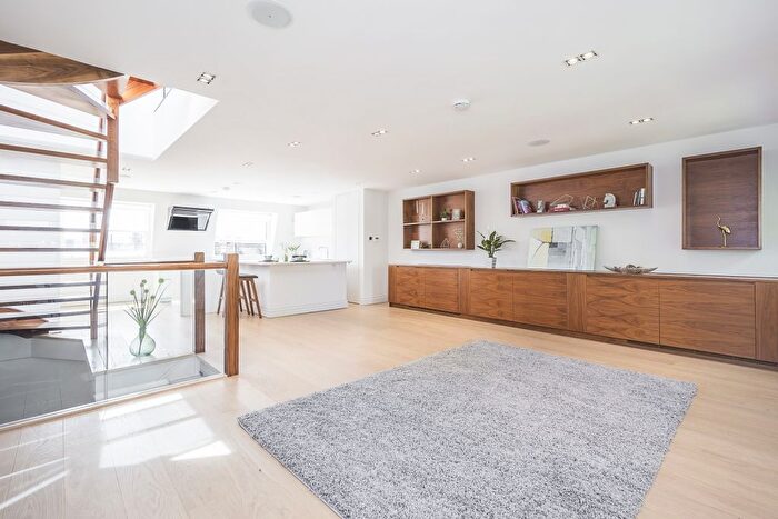 3 Bedroom Flat To Rent In Cornwall Gardens, London, SW7