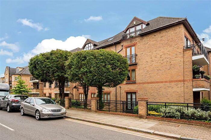 2 Bedroom Apartment To Rent In Crescent Road, Enfield, EN2