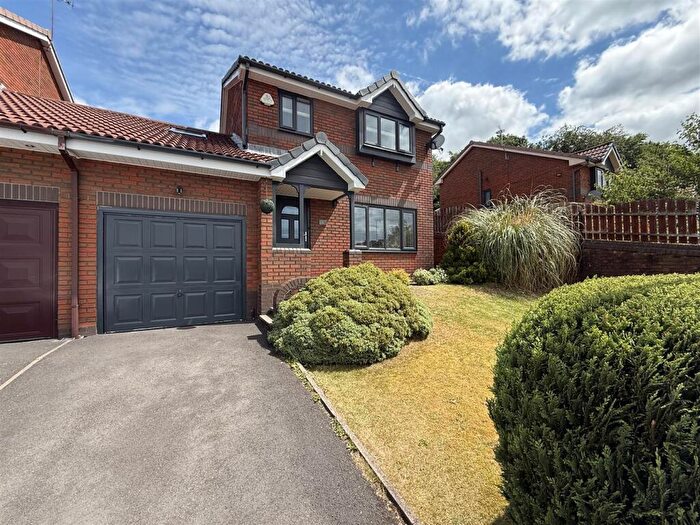 4 Bedroom Link Detached House For Sale In Churchbank, Stalybridge, SK15