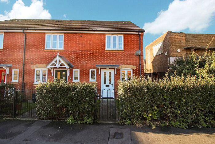 2 Bedroom End Of Terrace House To Rent In Horsham Road, Swindon, SN3