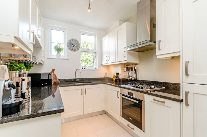 2 Bedroom Maisonette To Rent In Chatsworth Avenue, Wimbledon, London, SW20