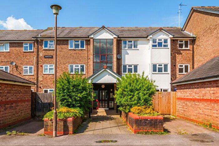 3 Bedroom Apartment To Rent In St. Andrews, Bracknell, RG12