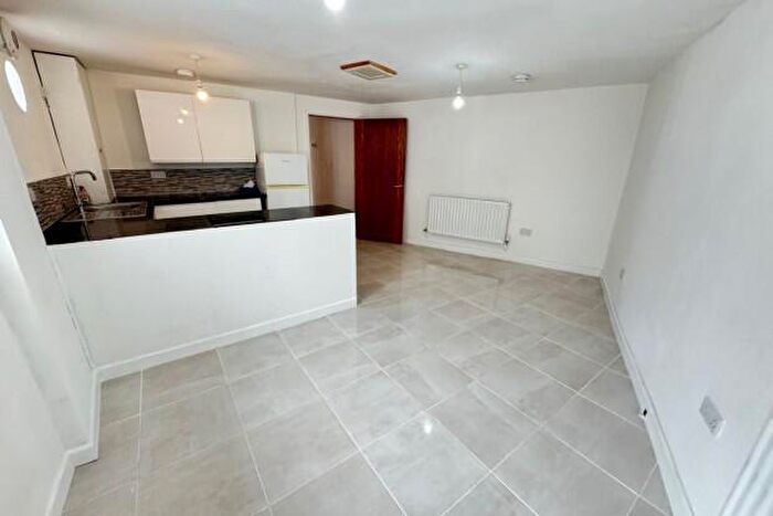 2 Bedroom Flat To Rent In Broadway Cardiff, CF24