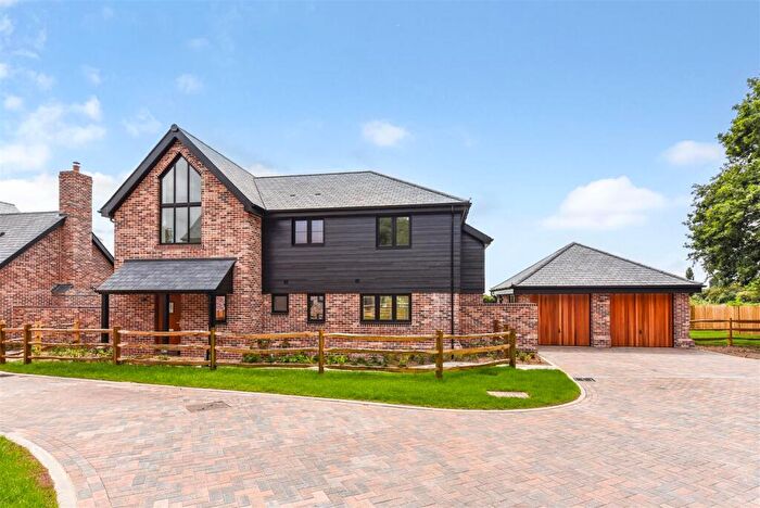 4 Bedroom Detached House For Sale In Blackthorn Gardens, Eastergate, PO20