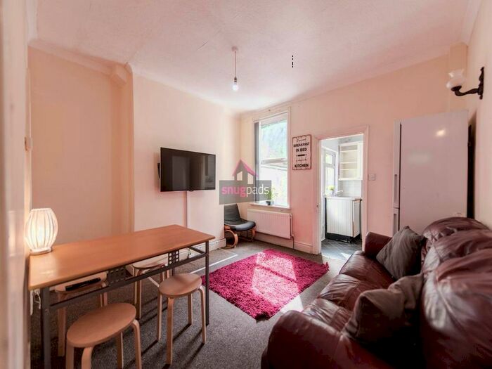 4 Bedroom Property To Rent In Wallness Lane, Salford, M6