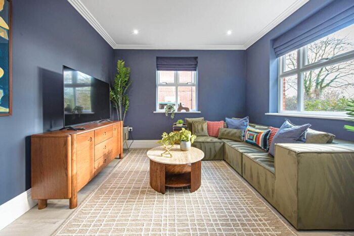 3 Bedroom House For Sale In Trent Park, Enfield, Barnet, EN4