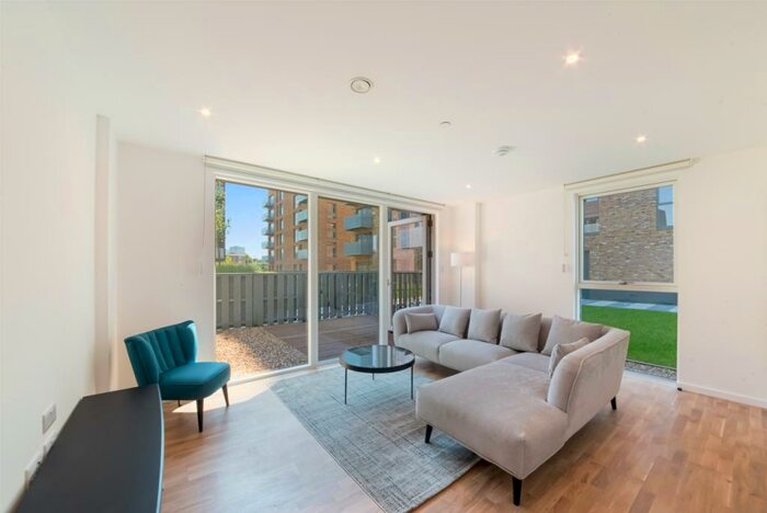 4 Bedroom Apartment To Rent In Cedarwood Townhouse, Deptford Landings, Deptford, SE8