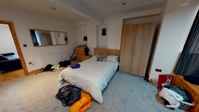 2 Bedroom Apartment To Rent In Back Burton Crescent, Headingley, Leeds, LS6