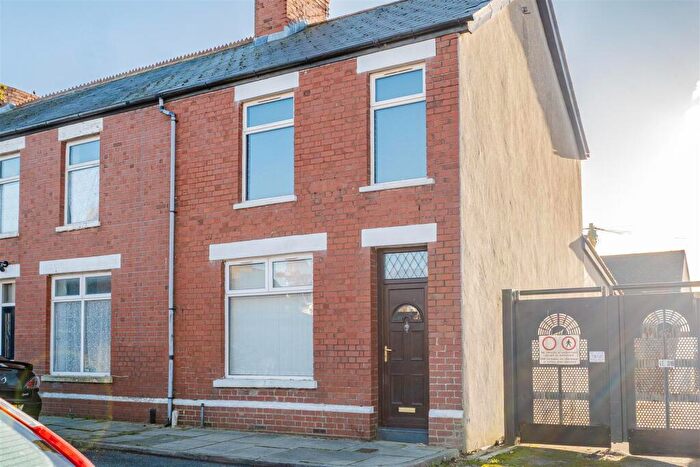3 Bedroom End Of Terrace House For Sale In Bell Street, Barry, CF62