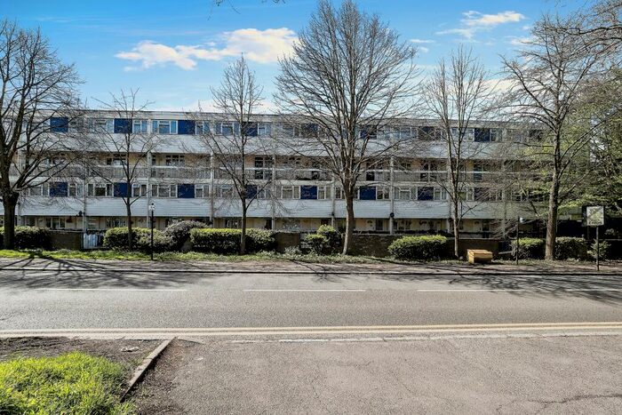 3 Bedroom Flat To Rent In Chingford Lane, IG8