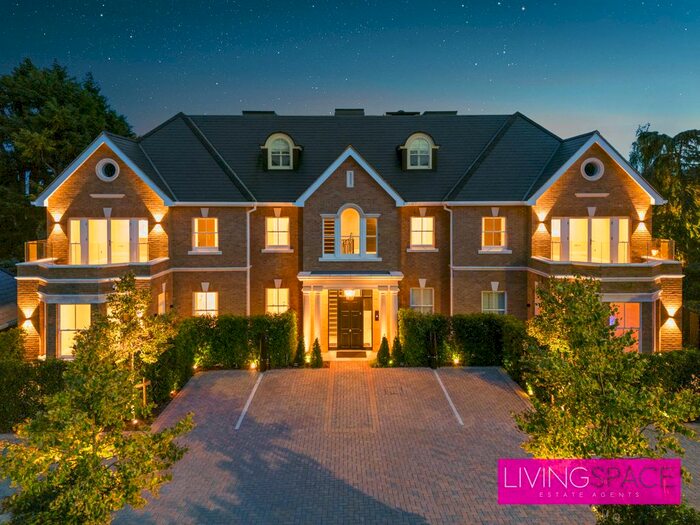 2 Bedroom Flat To Rent In Camlet Way, Barnet, EN4