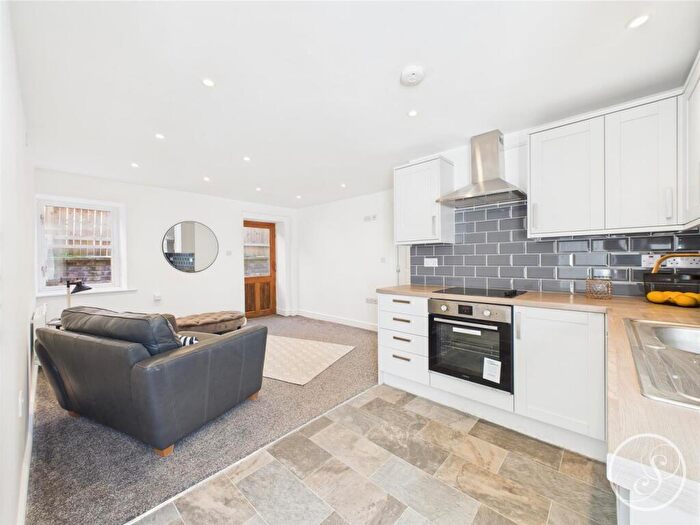 2 Bedroom Flat For Sale In Canal Road, Leeds, LS12