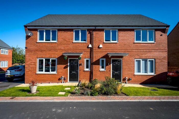 4 Bedroom Semi-Detached House To Rent In Old Spot Way, Winsford, CW7