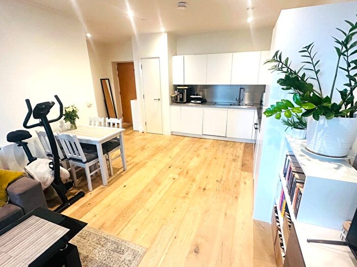 1 Bedroom Flat To Rent In Blythe Road, Hayes, UB1