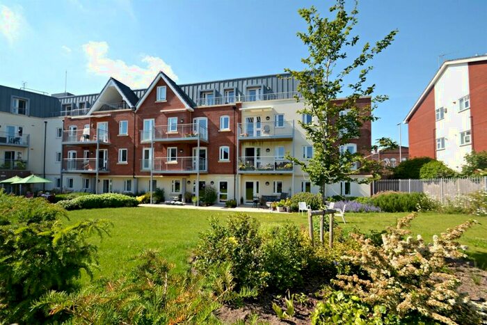 2 Bedroom Flat To Rent In Broadstone, BH18