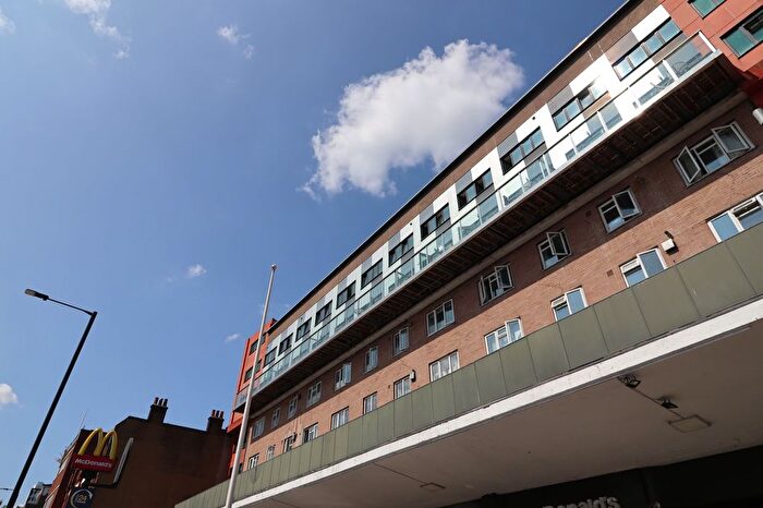 2 Bedroom Flat To Rent In Commercial Road, London, E1