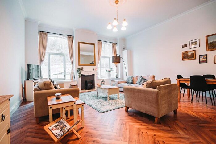 2 Bedroom Apartment For Sale In Litton Mill, Buxton, SK17