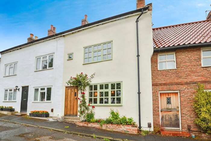 2 Bedroom Cottage For Sale In The Green, Egglescliffe, TS16