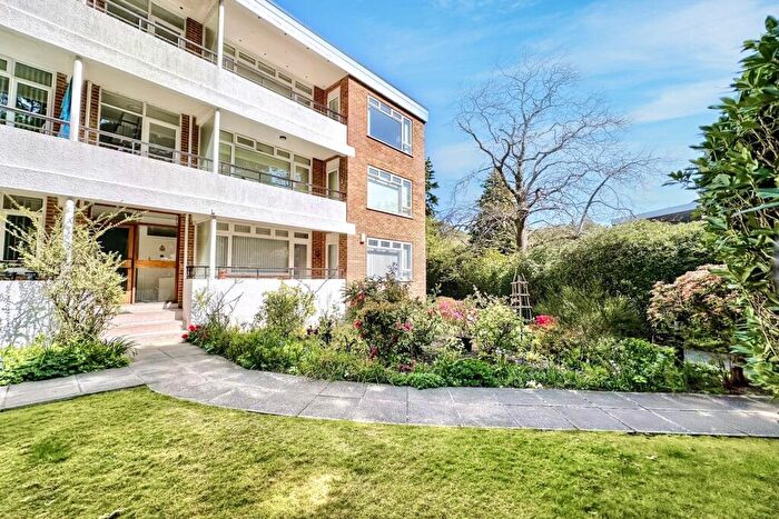 2 Bedroom Flat For Sale In Canford Cliffs, BH13