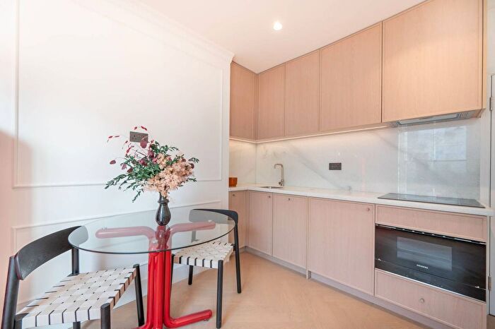 1 Bedroom Flat For Sale In Lonsdale Road, Artesian Village, London, W11