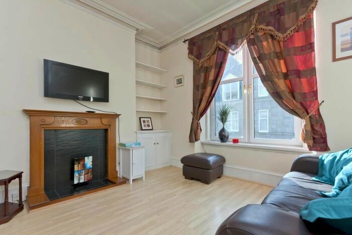 2 Bedroom Flat To Rent In Howburn Place, Mannofield, Aberdeen, AB11