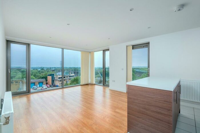 2 Bedroom Apartment To Rent In Merlin Heights, Waterside Way, London, N17