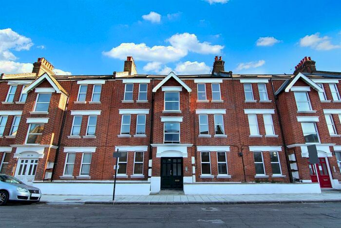 2 Bedroom Flat To Rent In Bavent Road, , London, SE5