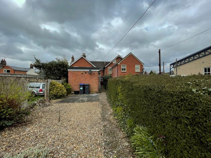 1 Bedroom Flat To Rent In Long Close, Downton, Salisbury, SP5