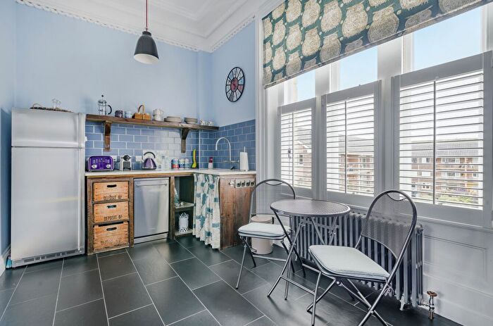 2 Bedroom Flat For Sale In Douglas Avenue, Exmouth, Devon, EX8