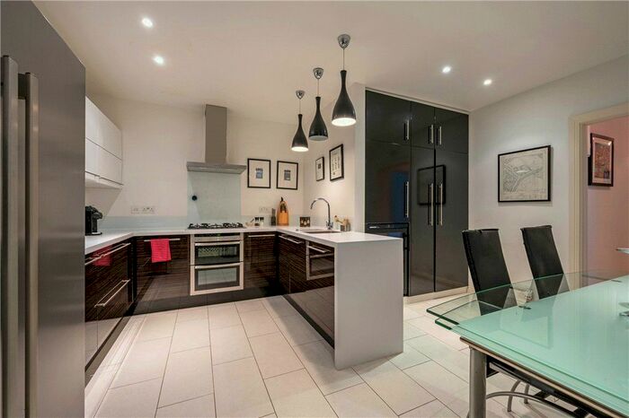 3 Bedroom Flat To Rent In St Stephens Close, Avenue Road, St John's Wood, London NW8