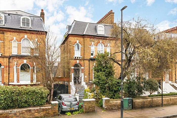 3 Bedroom Maisonette For Sale In Loughborough Road, Brixton, SW9