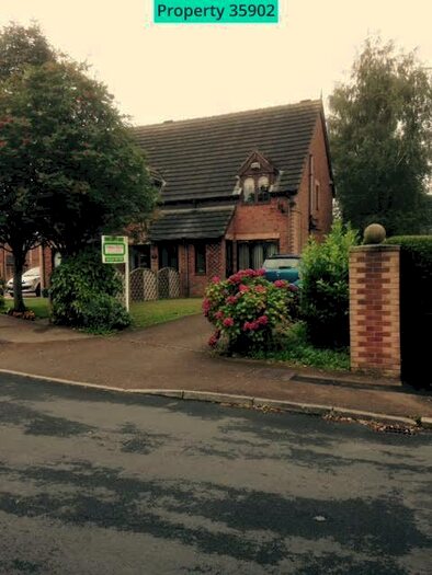 2 Bedroom Town House To Rent In Raylands Lane, Leeds, LS10