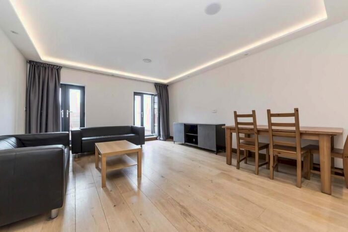 2 Bedroom Flat To Rent In St. John's Road, London, SW11