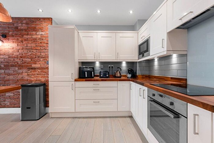 2 Bedroom Flat To Rent In Kirkly Close, Sanderstead, South Croydon, CR2