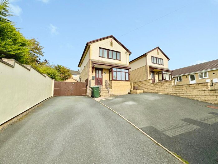 3 Bedroom Detached House For Sale In The Oval, Bingley, BD16