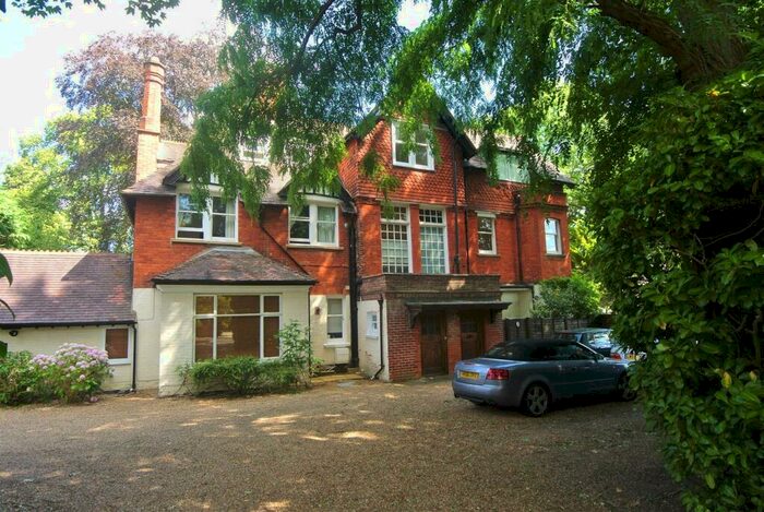 2 Bedroom Apartment To Rent In Weybridge, KT13