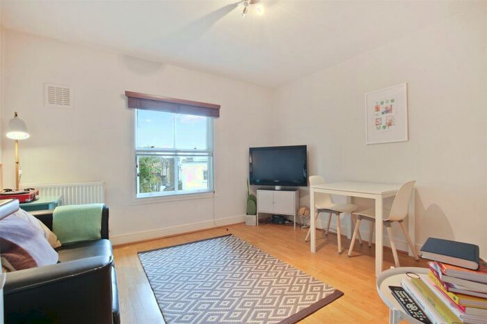 1 Bedroom Flat To Rent In St. Pauls Courtyard, London, SE8