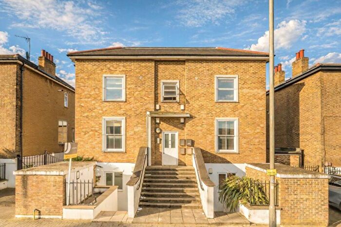 1 Bedroom Flat For Sale In Balham Grove, Balham, SW12