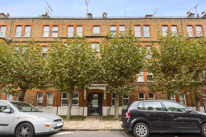 2 Bedroom Flat To Rent In Graham Mansions (), Hackney, E8